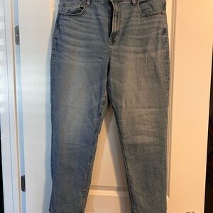 American Eagle Cropped Mom Jeans 14
